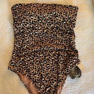 NEW WITH TAGS - womens Aerie strapless swimsuit